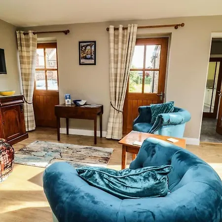 Decca Is Cheerful One Bedroom *