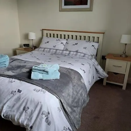 Decca Is Cheerful One Bedroom