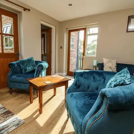 Decca Is Cheerful One Bedroom *