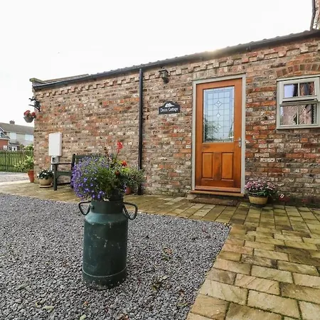 Decca Is Cheerful One Bedroom