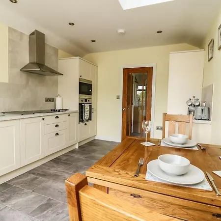 Decca Is Cheerful One Bedroom *