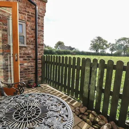 Decca Is Cheerful One Bedroom