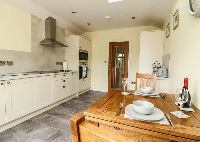 Decca Is Cheerful One Bedroom *