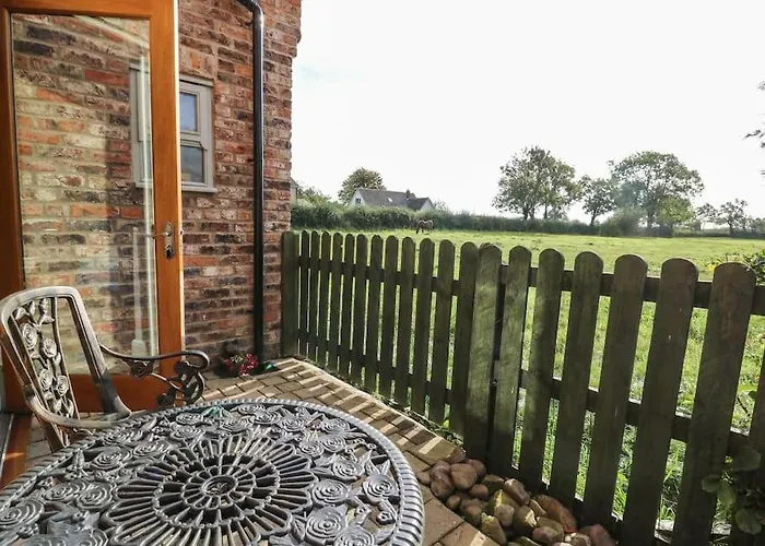 Decca Is Cheerful One Bedroom